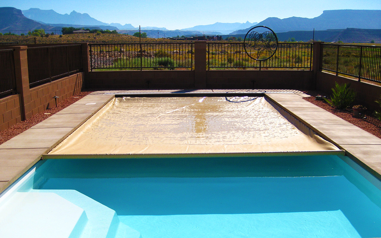 Show Me Pools - Auto Safety Cover Pool